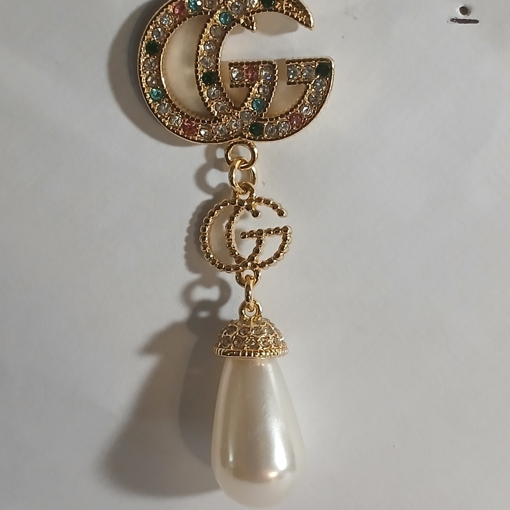 Authentic Gucci GG Pearl Drop Earrings - Picture 6 of 11